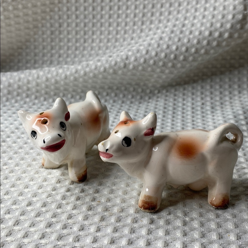 Vintage Cow Salt and Pepper Shakers 1940's farmhouse grandma core country